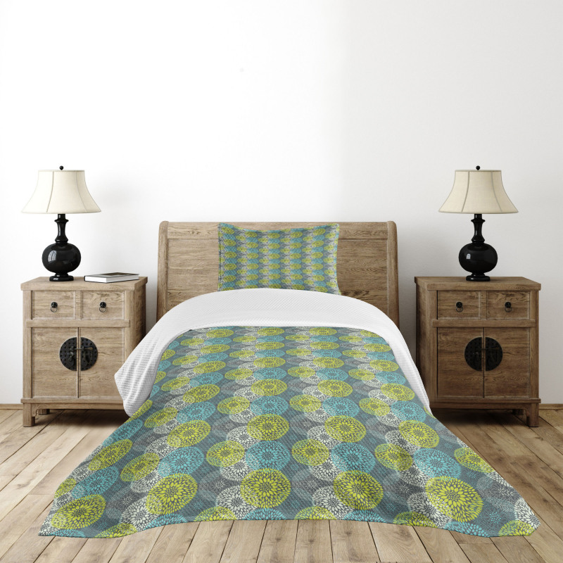 Outline-Drawn Chrysanthemum Bedspread Set