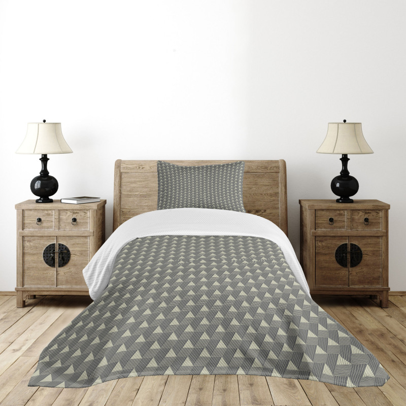 Abstract Triangles Bedspread Set