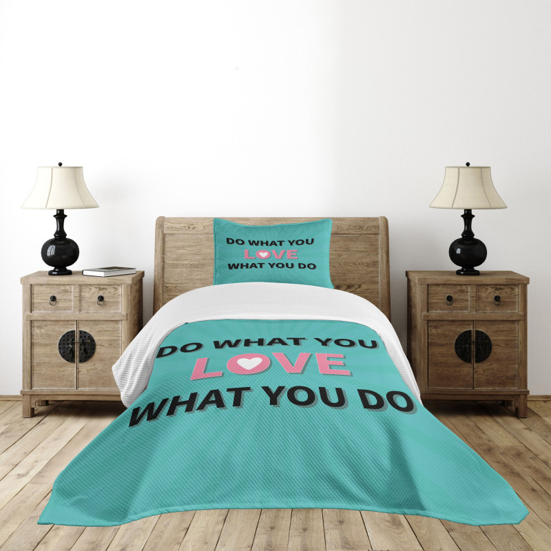 Starburst Lines with Phrase Bedspread Set