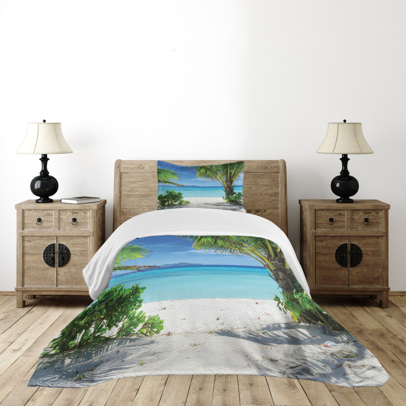 Idyllic Oceanic Resort Bedspread Set