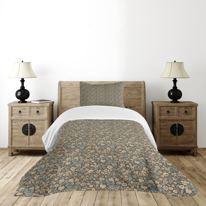 Nostalgic Curlicue Floral Bedspread Set