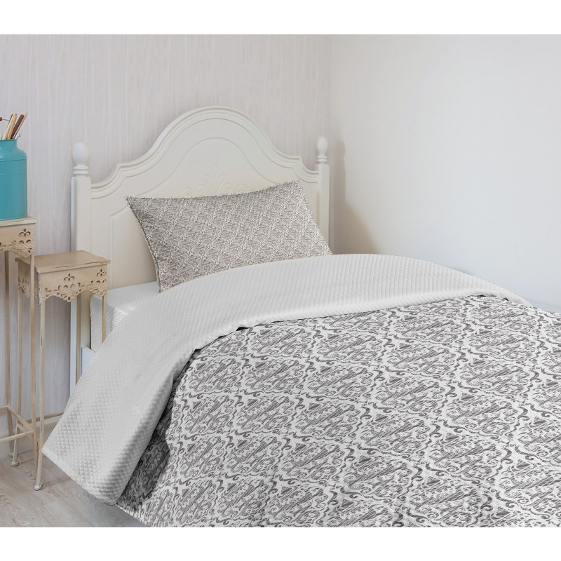 Hatched Curlicue Motif Bedspread Set