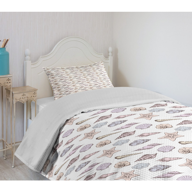 Seashell Sketches Pattern Bedspread Set