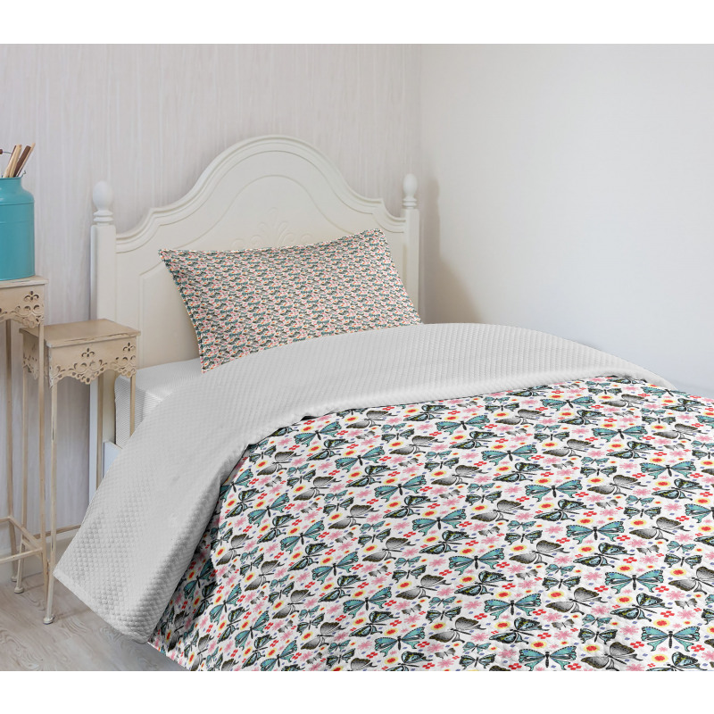 Insect and Tiny Flowers Bedspread Set