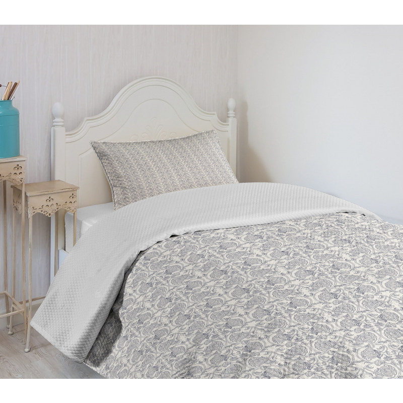 Continuous Floral Motif Bedspread Set