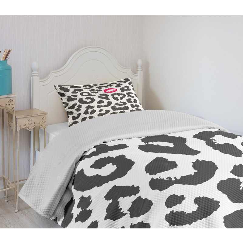 Cheetah Leopard Kiss Bedspread Set