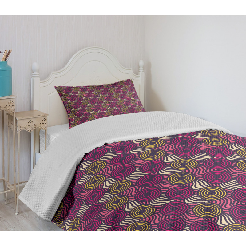 Doodle Circles and Waves Bedspread Set