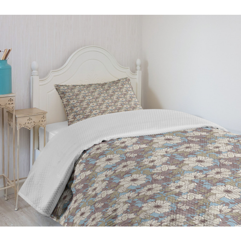 Bloom in Nostalgic Colors Bedspread Set