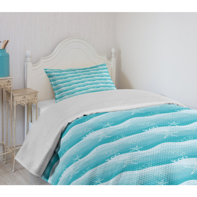 Fishes on Ombre Sea Waves Bedspread Set