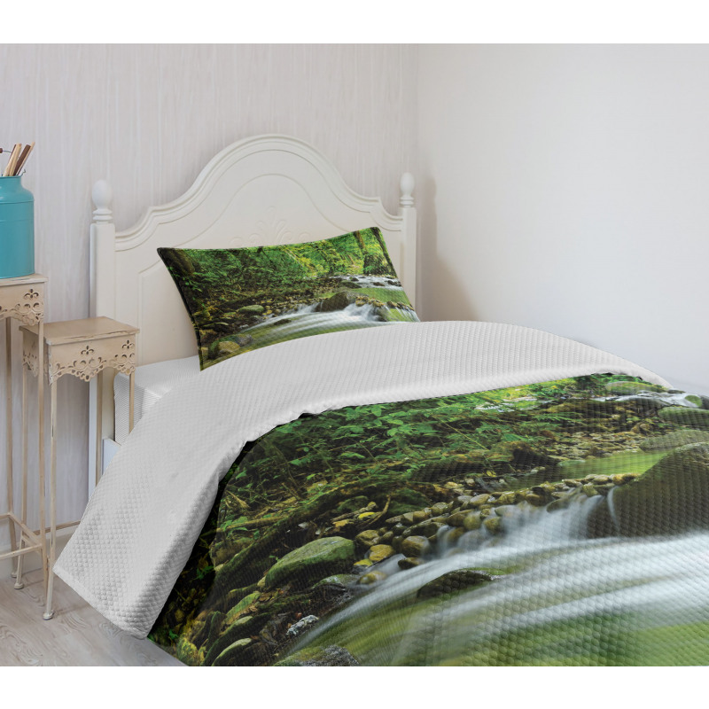 Tropic Mountain Stream Bedspread Set