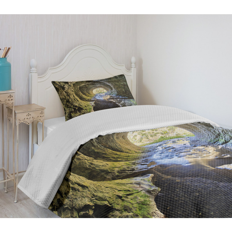 Buried River Bedspread Set