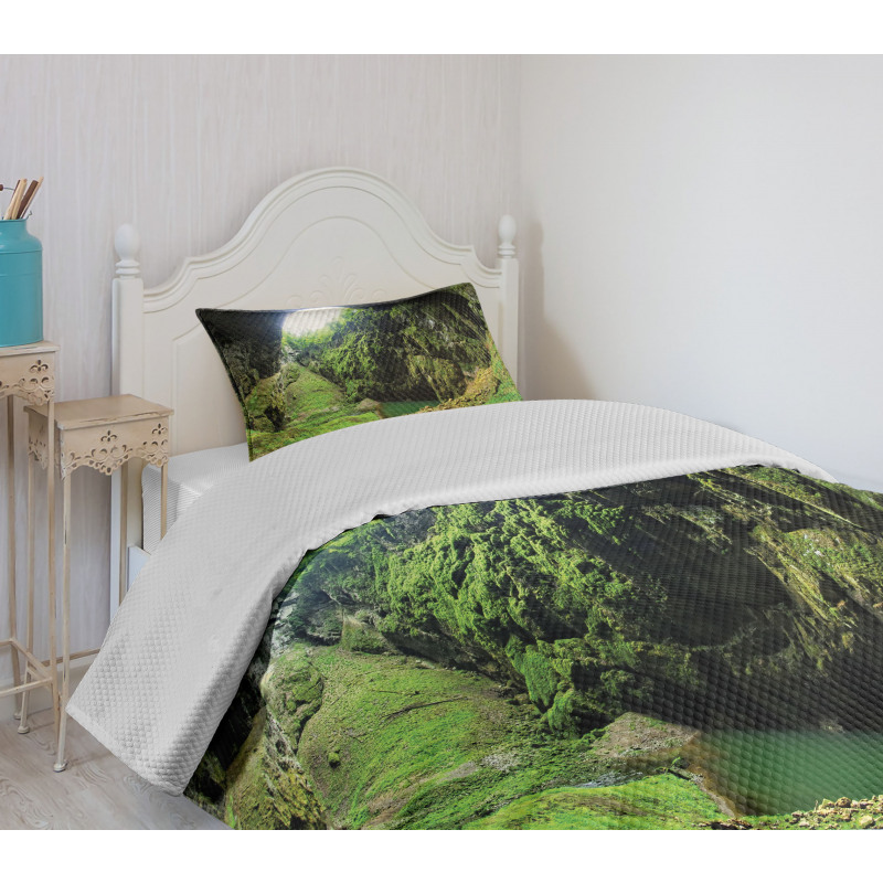 Punkevni Cave in Czech Bedspread Set