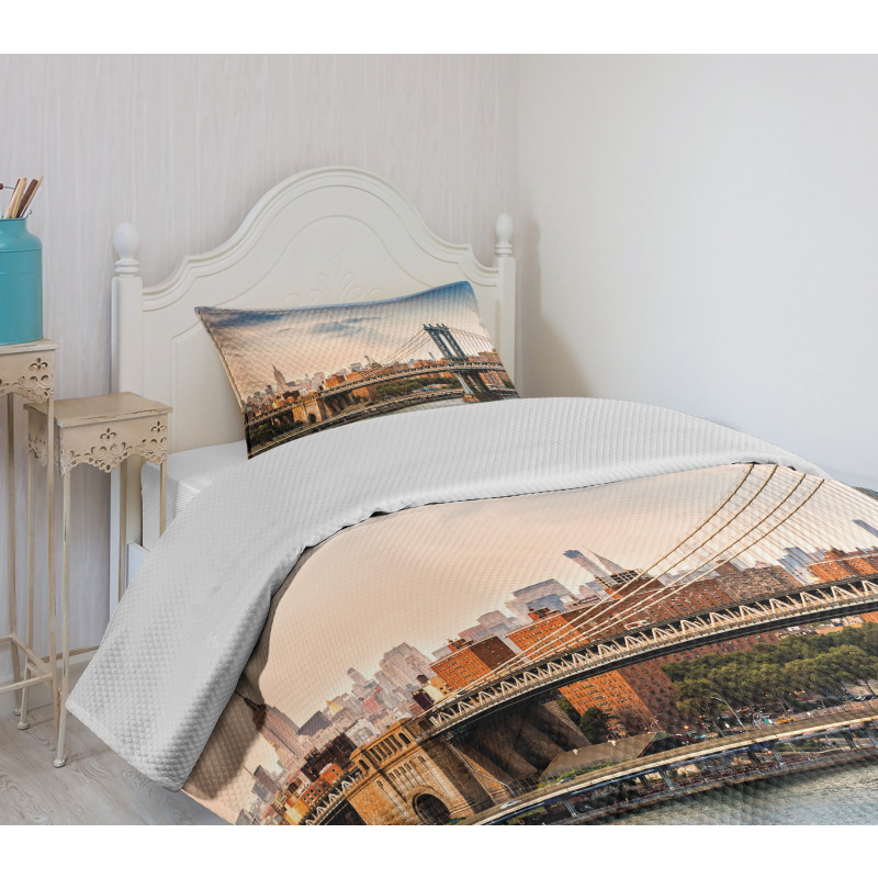 Manhattan Bridge in NYC Bedspread Set