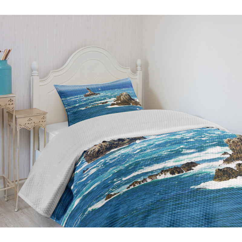 Daytime Wavy Rocky Sea Bedspread Set