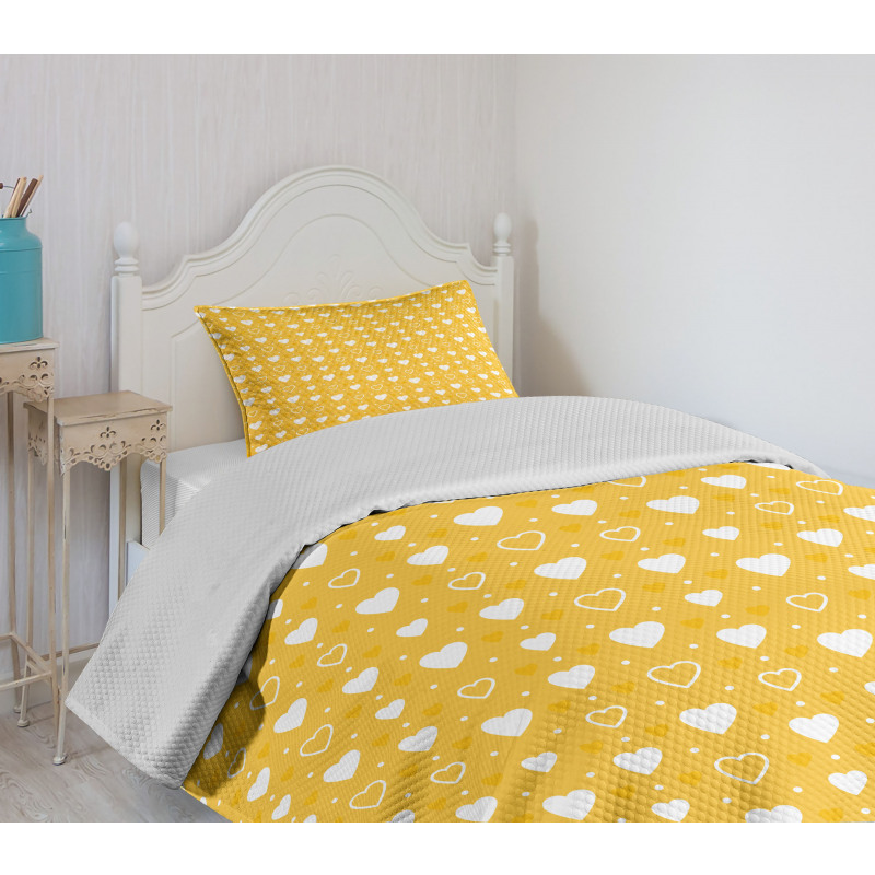 Heart Shapes and Dots Bedspread Set