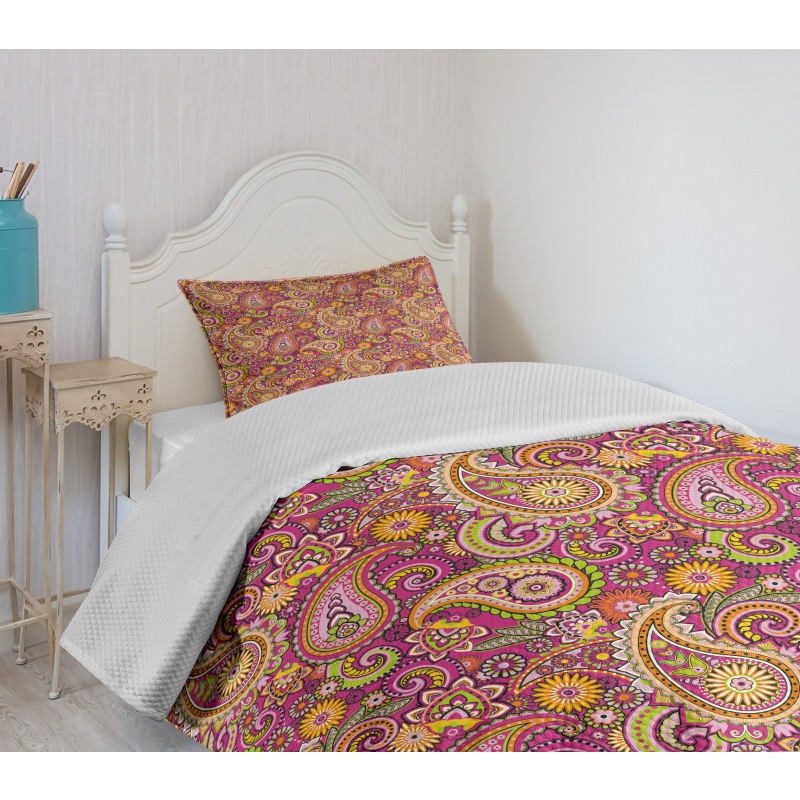 Vivid Flowers and Dots Bedspread Set