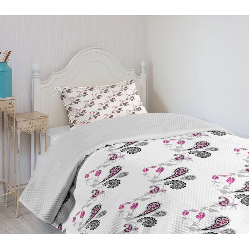 Abstract Ivy Patterns Bedspread Set