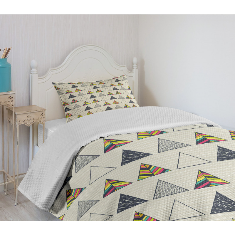 Abstract Triangle Bedspread Set