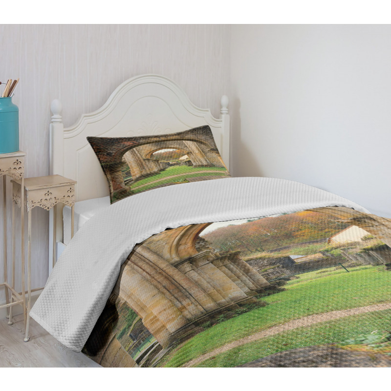 Autumn Ruins View Bedspread Set