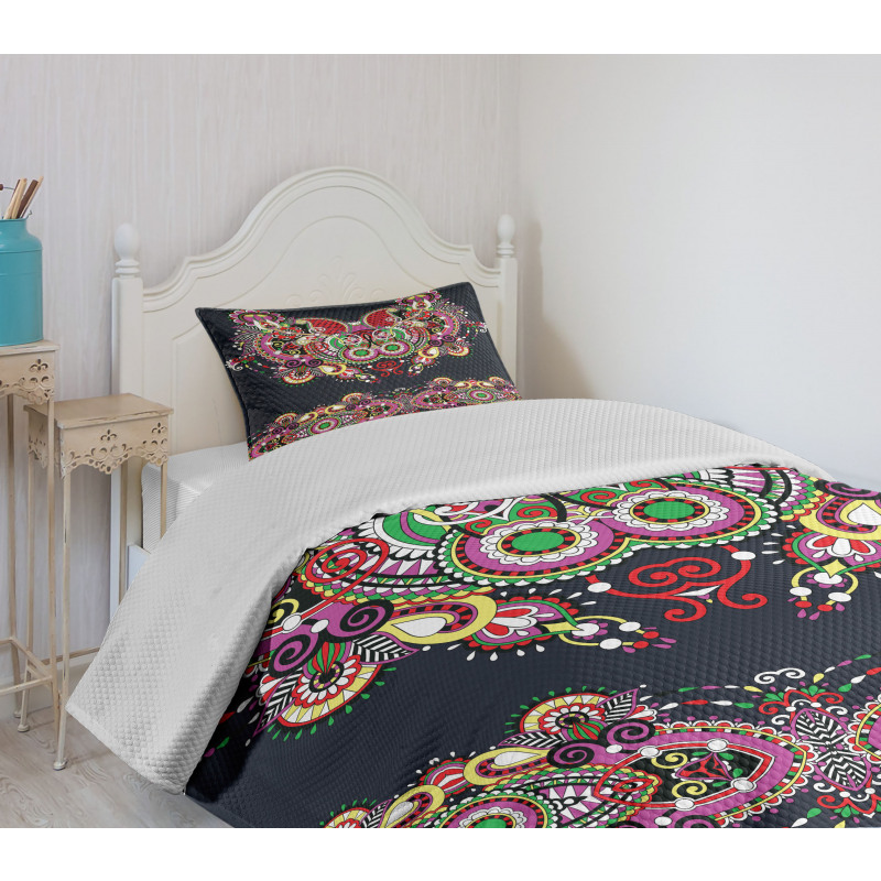 Ornate Paisley Features Bedspread Set