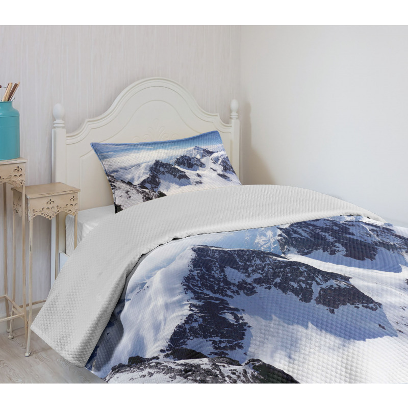 Mountain Peak Scenery Bedspread Set