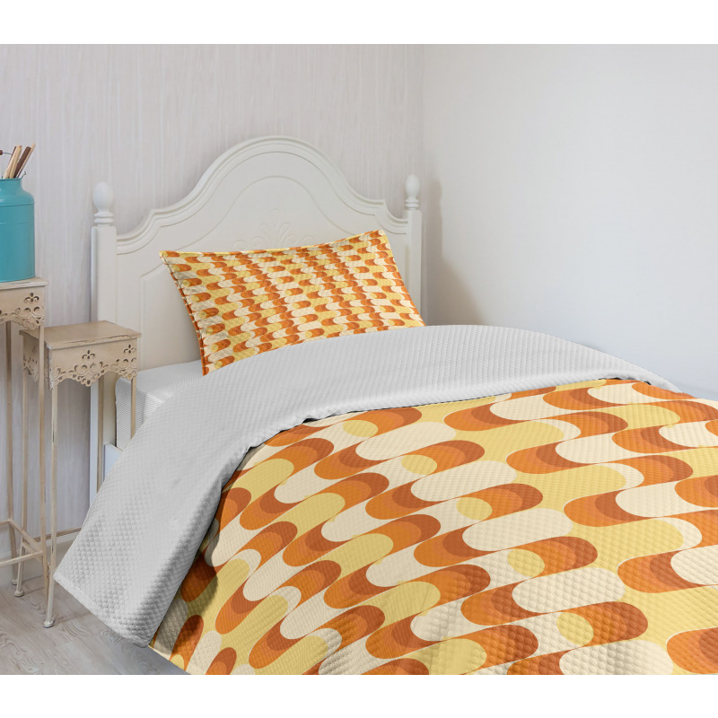 Wavy Pattern Half Moon Bedspread Set