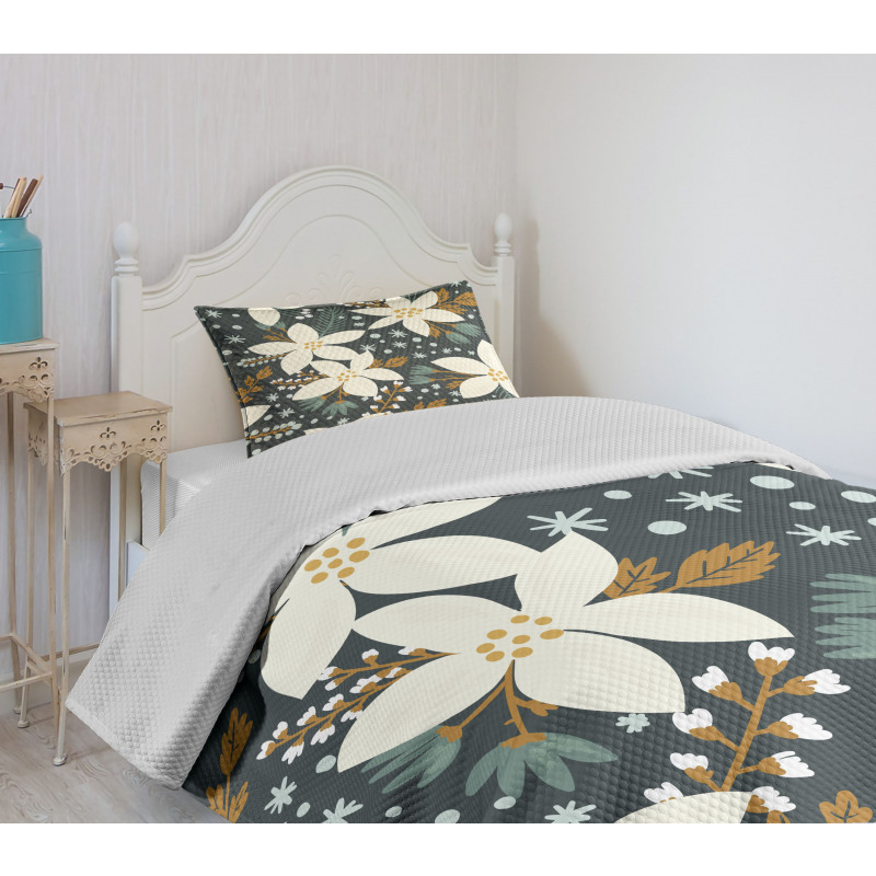 Poinsettia Blossoms Art Bedspread Set