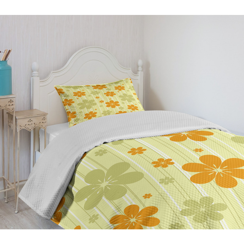 Retro Graphic Flowers Bedspread Set