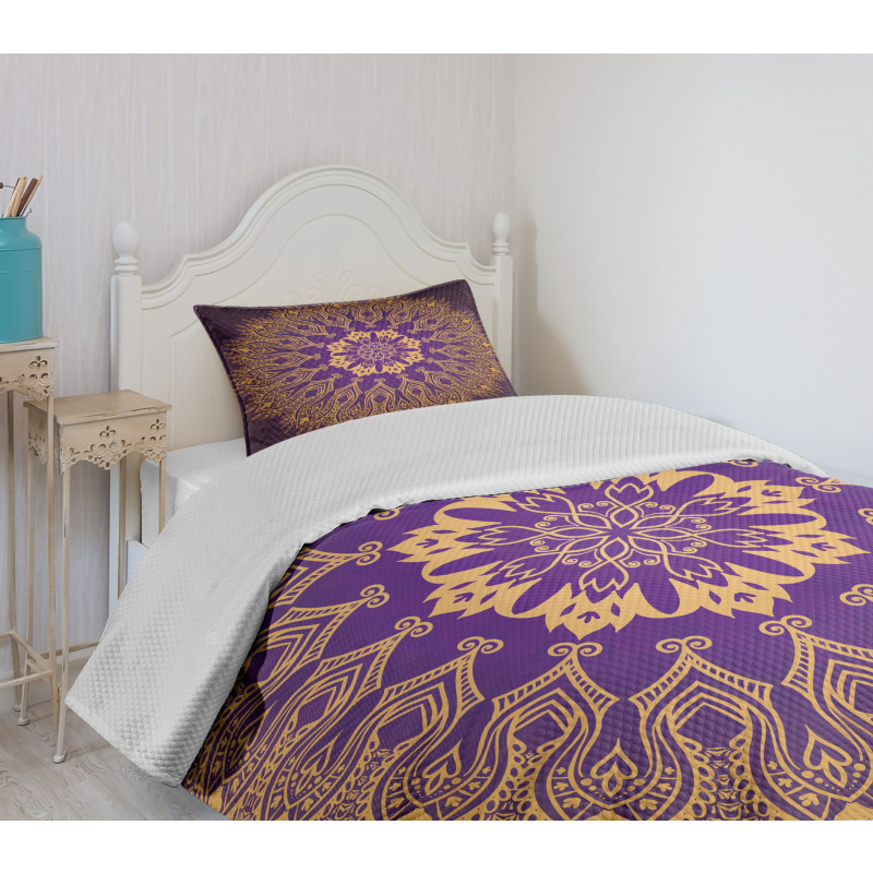 Round Folkloric Pattern Bedspread Set