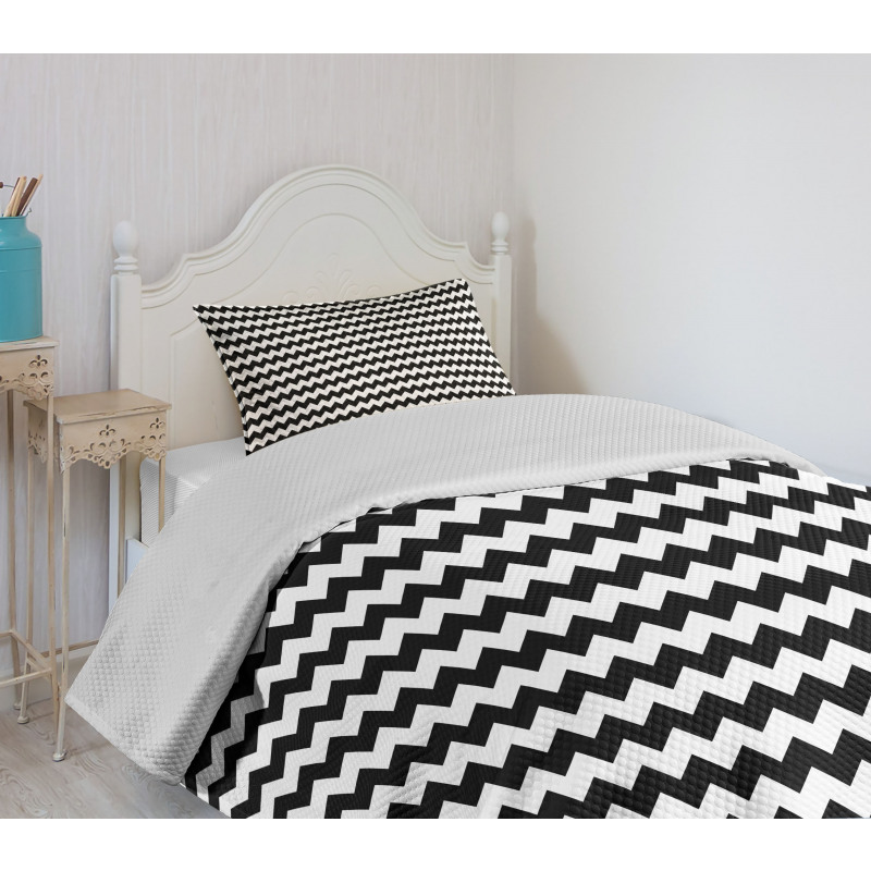 Zigzags Black and White Bedspread Set