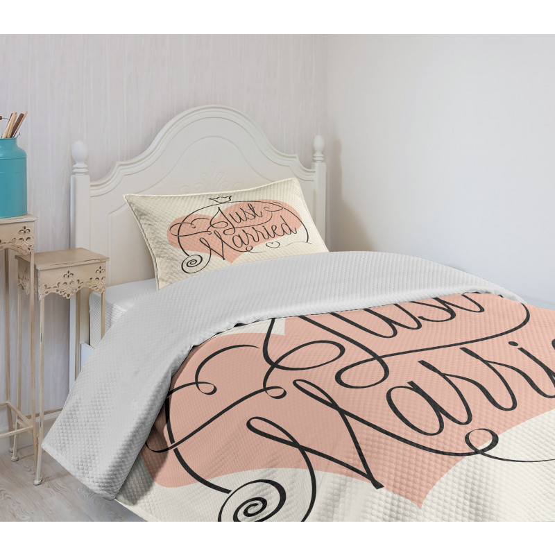 Just Married Tulip Heart Bedspread Set