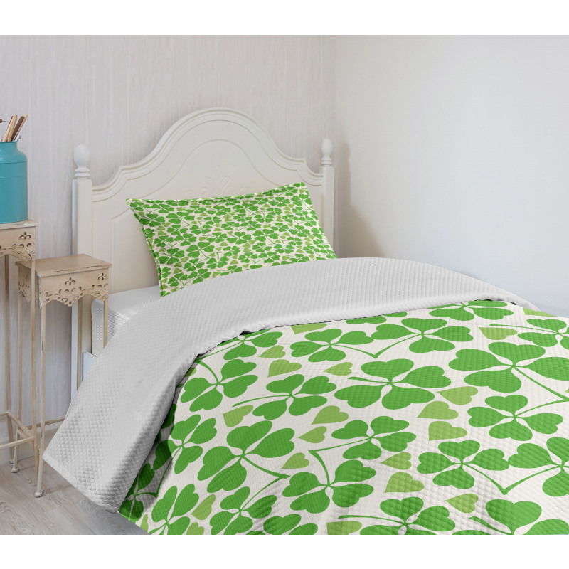 Gaelic Nature Clovers Bedspread Set