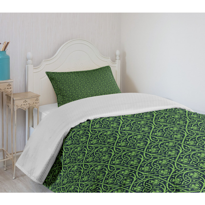 Intricate Clover Twigs Bedspread Set