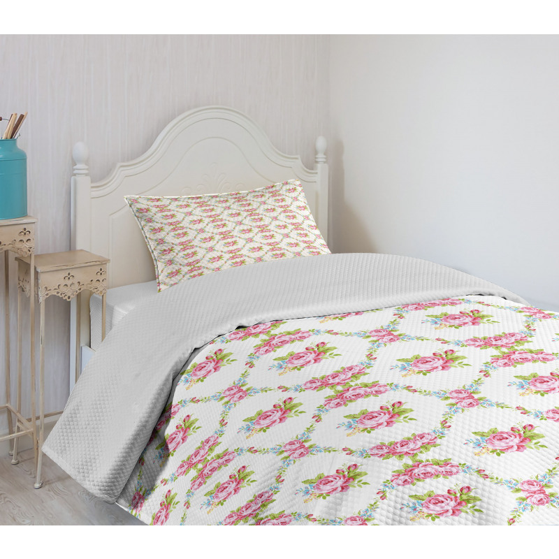 Curvy Borders Roses Bedspread Set