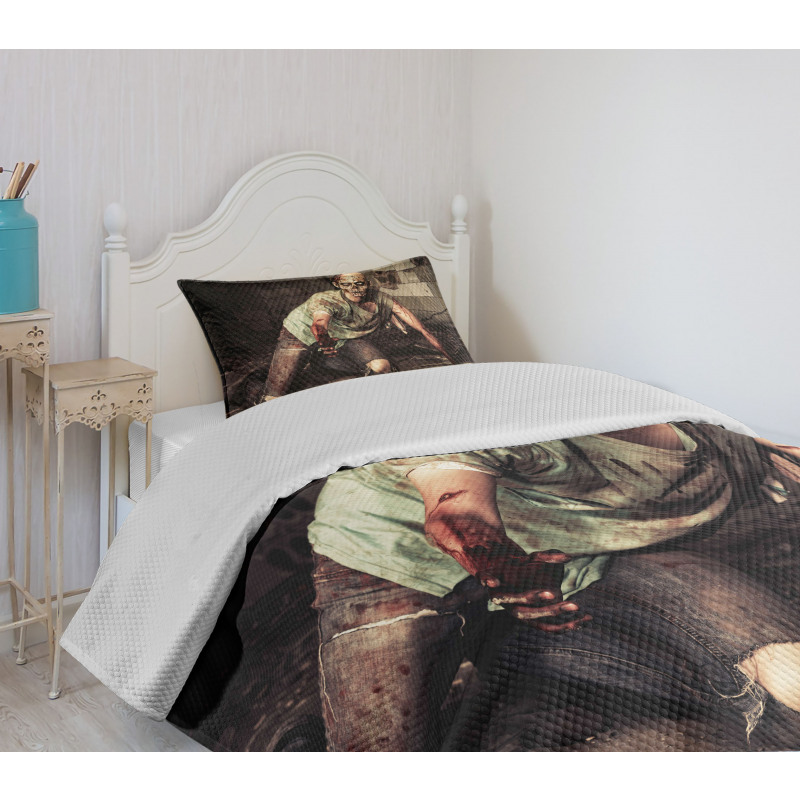 Scary Bloody Man Bedspread Set