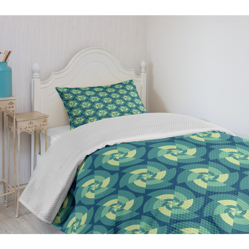 Retro Triangles Bedspread Set