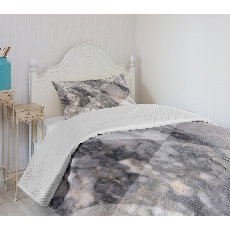 Geometric Grunge Facet Bedspread Set