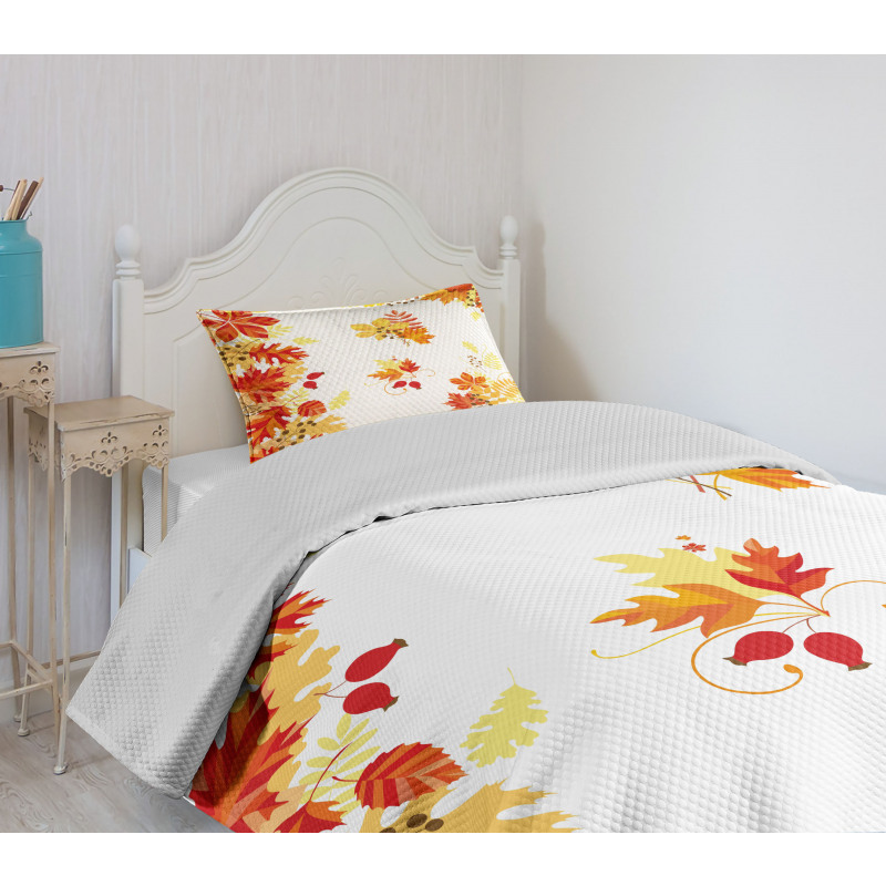 Tree Leaves and Berries Bedspread Set