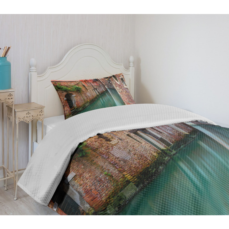 Scenic Canal Buildings Bedspread Set