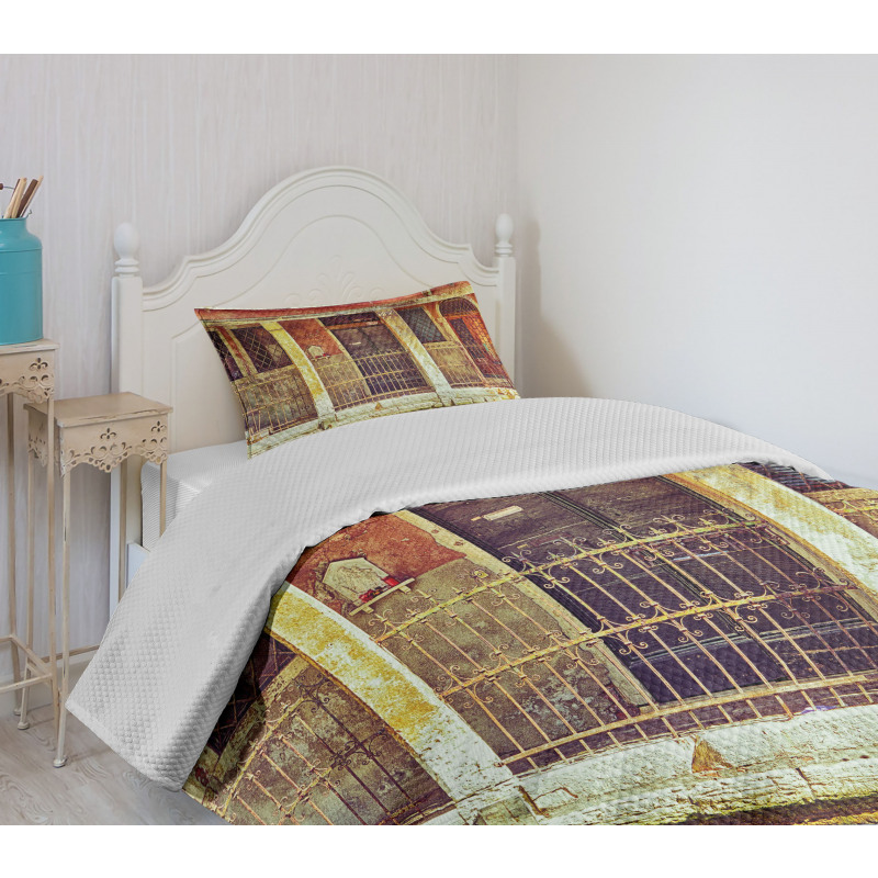 Aged Italian Building Bedspread Set