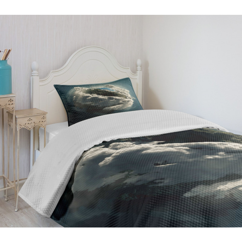 Planet Majestic Clouds Bedspread Set