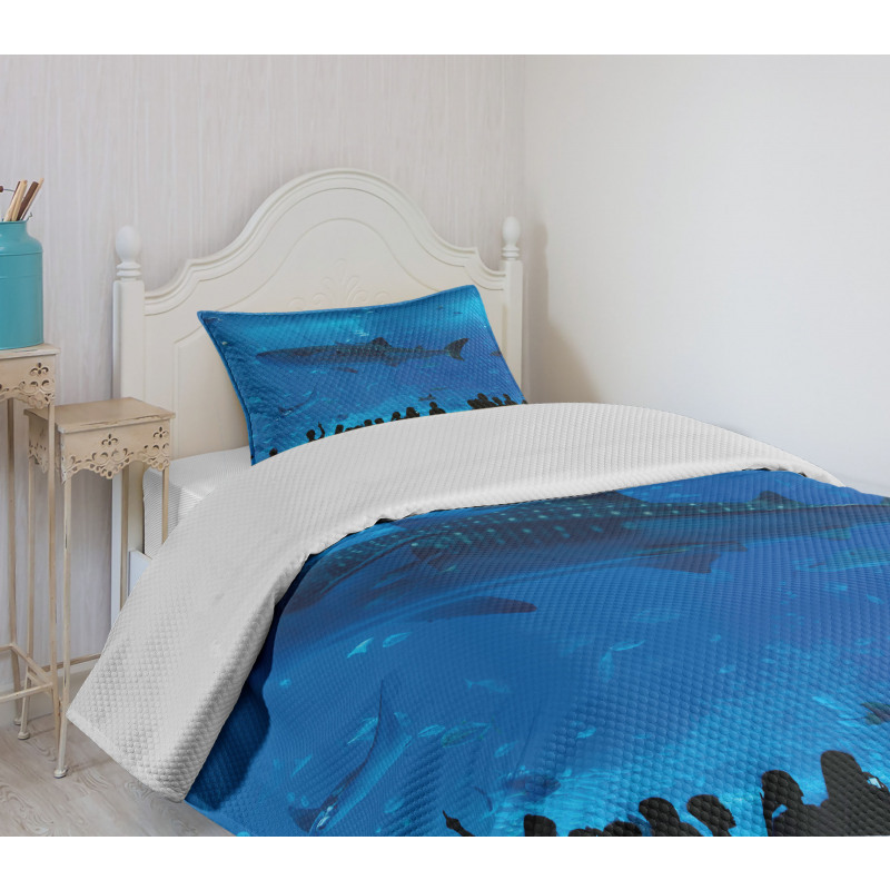 Aquarium Park and People Bedspread Set