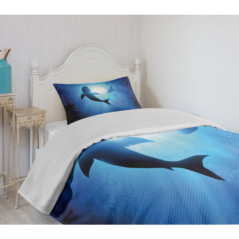 Fishes Circling in Ocean Bedspread Set