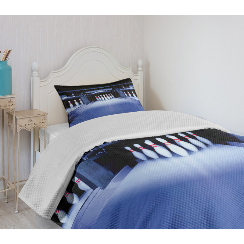 Symmetrical Pins Bedspread Set