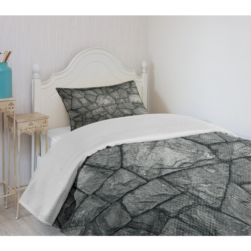 Stone Wall Rough Rusty Bedspread Set