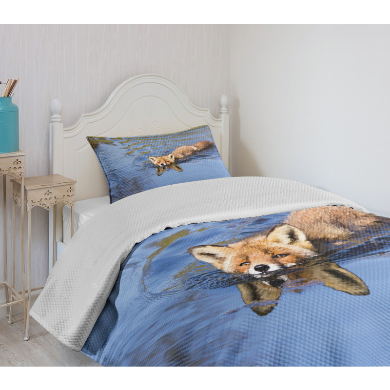 Fox Swimming in River Bedspread Set