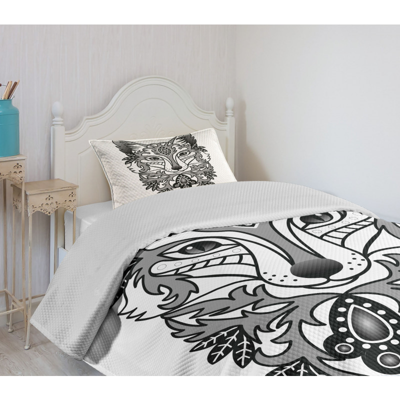 Ornamental Fox Face Curves Bedspread Set