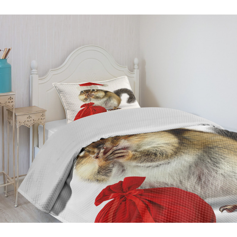 Chipmunk in Santa Hat Bedspread Set