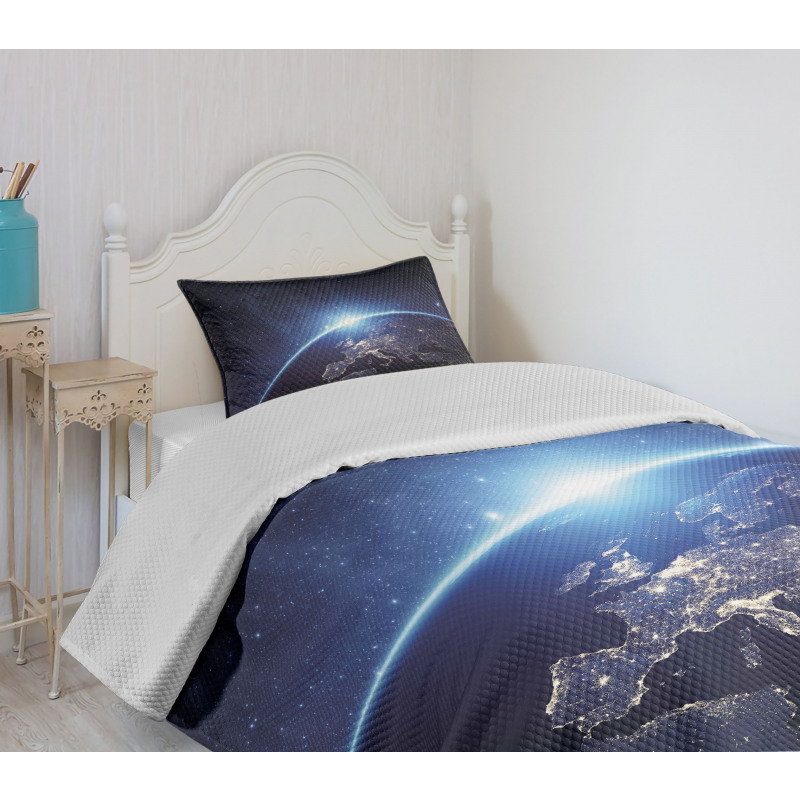 Planet from the Space Bedspread Set