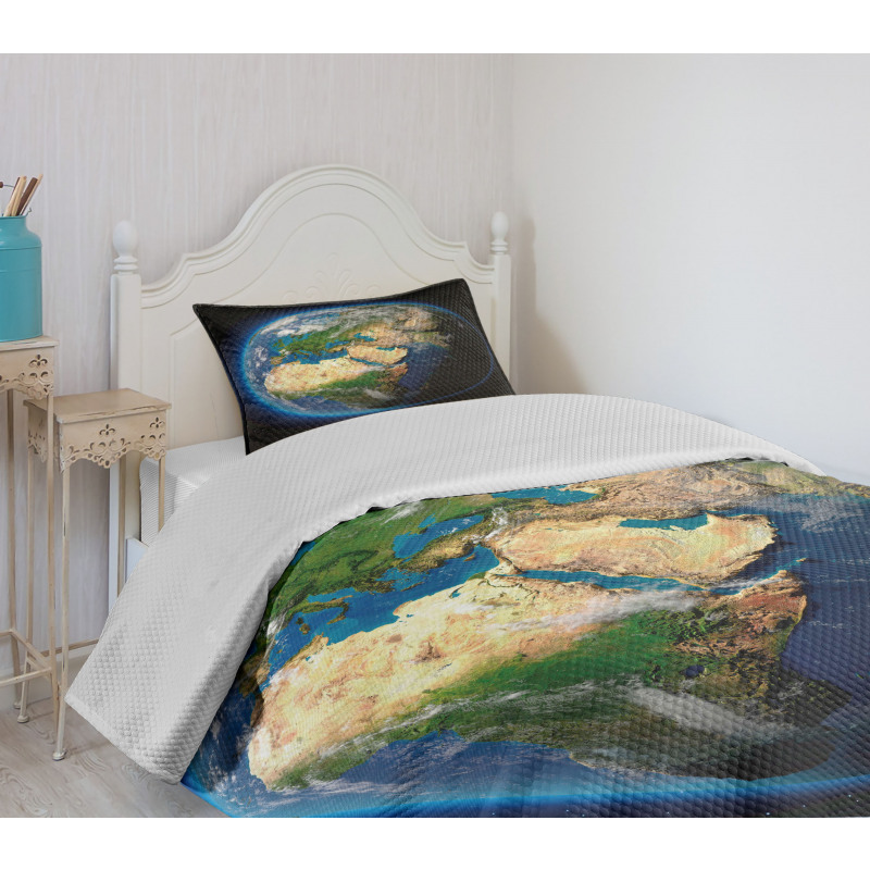 Vivid Blue Seas Greenery Bedspread Set